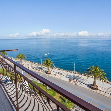 Seaside Haven: Porto Santo Stefano Apartment with Beach Access Exterior photo