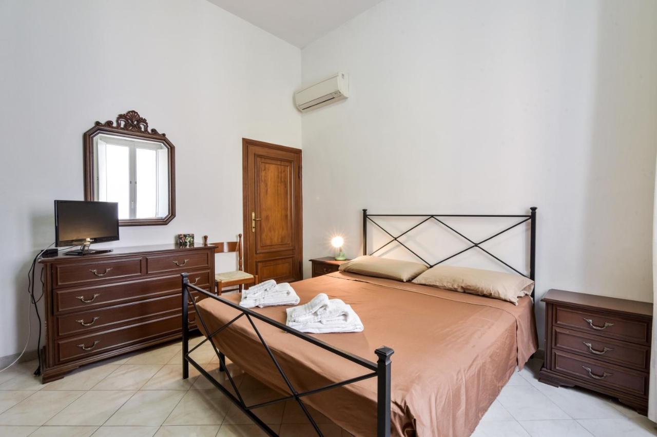 Seaside Haven: Porto Santo Stefano Apartment with Beach Access Exterior photo